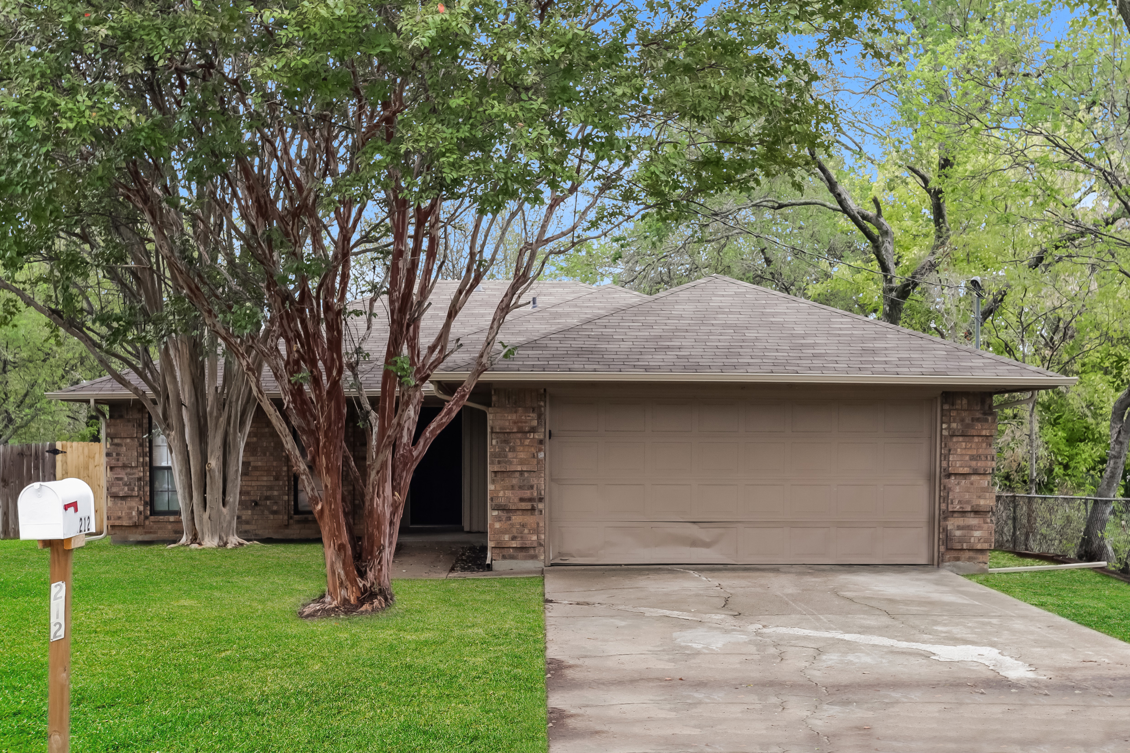 212 Arnold St Crowley, TX 76036